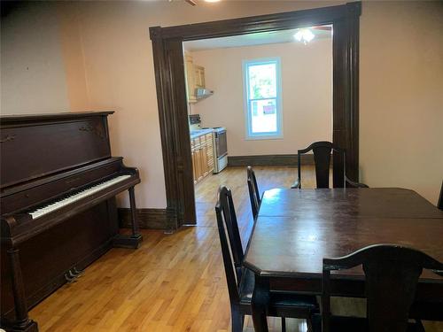 25 4Th Street, Gladstone, MB - Indoor Photo Showing Dining Room