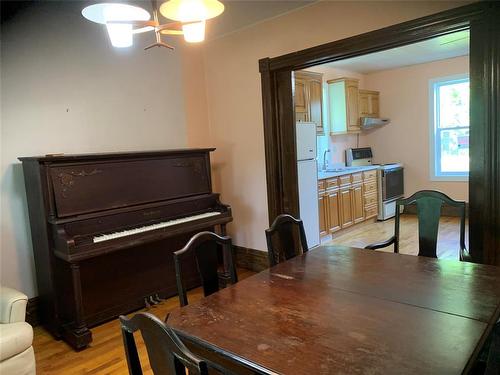 25 4Th Street, Gladstone, MB - Indoor Photo Showing Dining Room