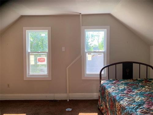 25 4Th Street, Gladstone, MB - Indoor Photo Showing Bedroom