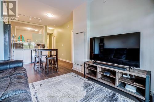 116 - 555 William Graham Drive, Aurora, ON - Indoor Photo Showing Living Room