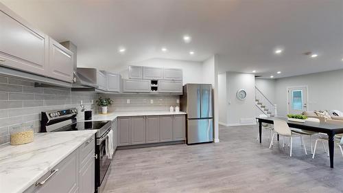 112 9Th Avenue S, Virden, MB - Indoor Photo Showing Kitchen With Stainless Steel Kitchen With Upgraded Kitchen