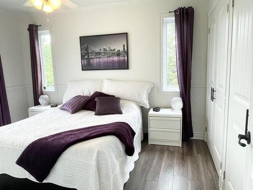 Water view - 300 Ch. Du Tour-Du-Lac-David S., Lac-Des-Écorces, QC - Indoor Photo Showing Bedroom