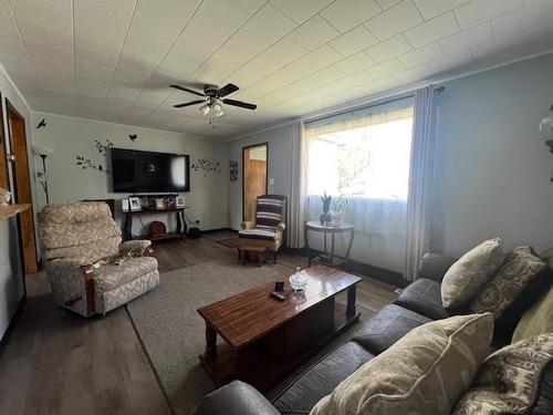 1021 Third Street E, Fort Frances, ON - Indoor Photo Showing Living Room