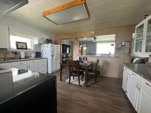 1021 Third Street E, Fort Frances, ON - Indoor Photo Showing Kitchen With Double Sink