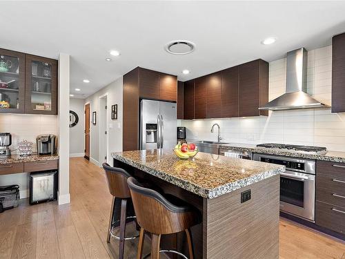 523-1400 Lynburne Pl, Langford, BC - Indoor Photo Showing Kitchen With Stainless Steel Kitchen With Upgraded Kitchen