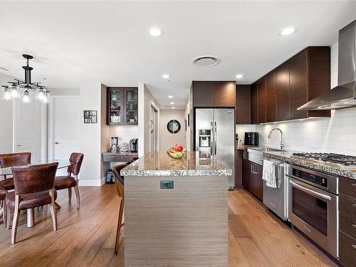 523-1400 Lynburne Pl, Langford, BC - Indoor Photo Showing Kitchen With Stainless Steel Kitchen With Upgraded Kitchen