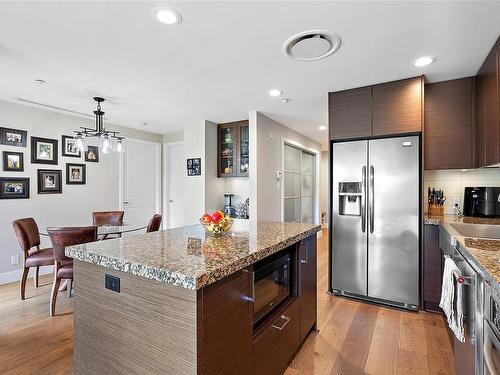 523-1400 Lynburne Pl, Langford, BC - Indoor Photo Showing Kitchen With Stainless Steel Kitchen With Upgraded Kitchen