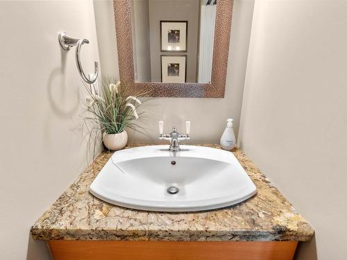 3259 Shuswap Rd, Kamloops, BC - Indoor Photo Showing Bathroom