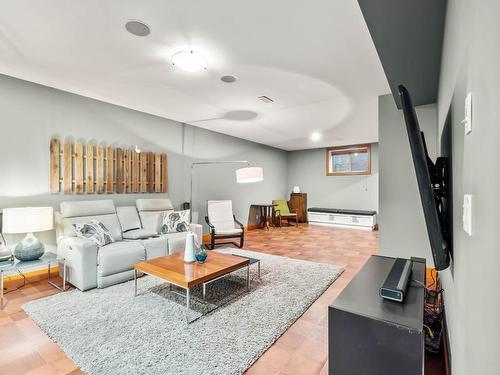 3259 Shuswap Rd, Kamloops, BC - Indoor Photo Showing Living Room