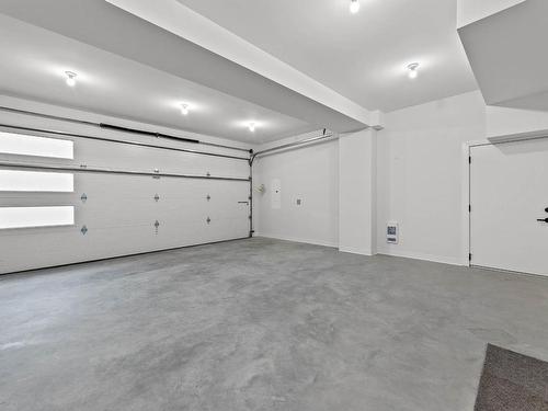 2166 Galore Cres, Kamloops, BC - Indoor Photo Showing Garage