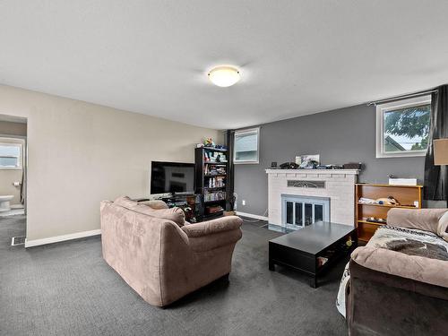 486 Fortune Drive, Kamloops, BC - Indoor Photo Showing Living Room With Fireplace