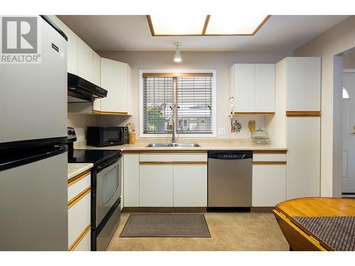 3900 27 Avenue Unit# 56, Vernon, BC - Indoor Photo Showing Kitchen With Double Sink