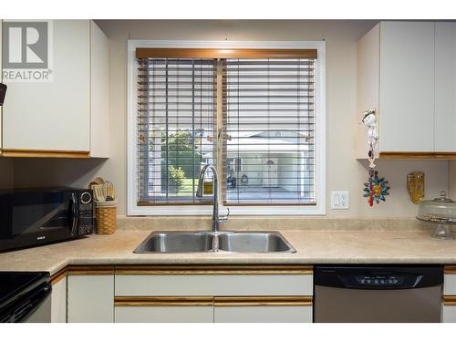 3900 27 Avenue Unit# 56, Vernon, BC - Indoor Photo Showing Kitchen With Double Sink