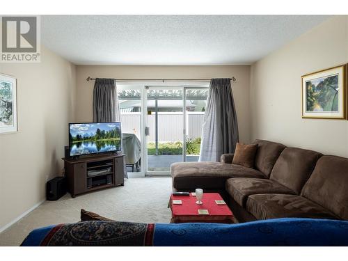 3900 27 Avenue Unit# 56, Vernon, BC - Indoor Photo Showing Living Room