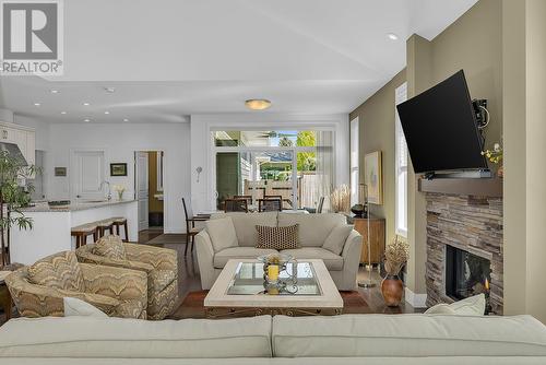 1960 Klo Road Unit# 54, Kelowna, BC - Indoor Photo Showing Living Room With Fireplace