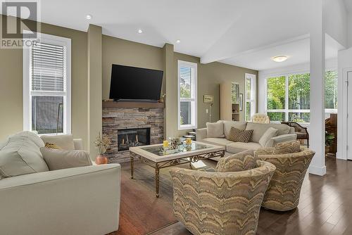 1960 Klo Road Unit# 54, Kelowna, BC - Indoor Photo Showing Living Room With Fireplace