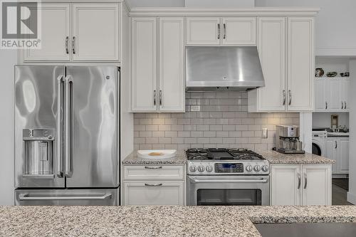 1960 Klo Road Unit# 54, Kelowna, BC - Indoor Photo Showing Kitchen With Stainless Steel Kitchen With Upgraded Kitchen