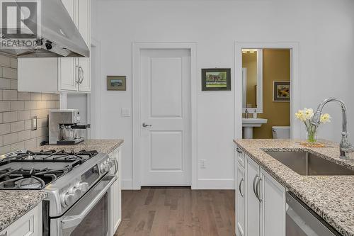 1960 Klo Road Unit# 54, Kelowna, BC - Indoor Photo Showing Kitchen With Upgraded Kitchen