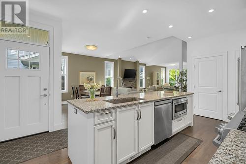 1960 Klo Road Unit# 54, Kelowna, BC - Indoor Photo Showing Kitchen With Upgraded Kitchen