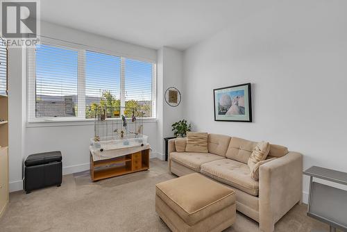 1960 Klo Road Unit# 54, Kelowna, BC - Indoor Photo Showing Living Room