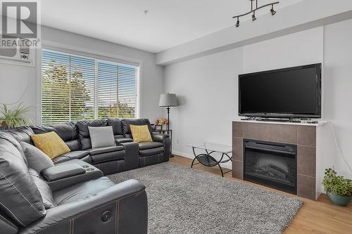 3739 Casorso Road Unit# 307, Kelowna, BC - Indoor Photo Showing Living Room With Fireplace