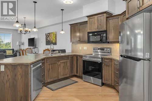 3739 Casorso Road Unit# 307, Kelowna, BC - Indoor Photo Showing Kitchen With Double Sink