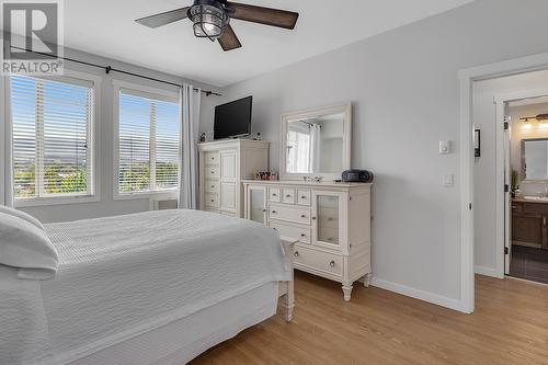 3739 Casorso Road Unit# 307, Kelowna, BC - Indoor Photo Showing Bedroom