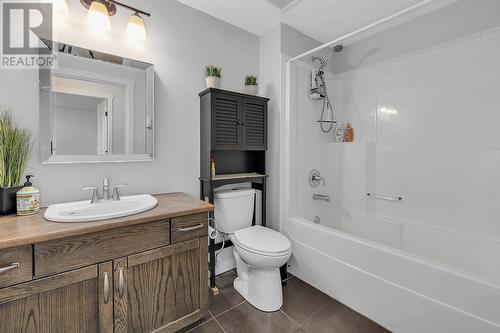 3739 Casorso Road Unit# 307, Kelowna, BC - Indoor Photo Showing Bathroom