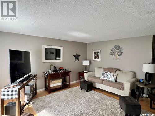 580 Centre Street, Shaunavon, SK - Indoor Photo Showing Living Room