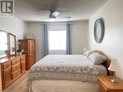 1249 Pacific Avenue Unit# 211, Kelowna, BC - Indoor Photo Showing Bedroom