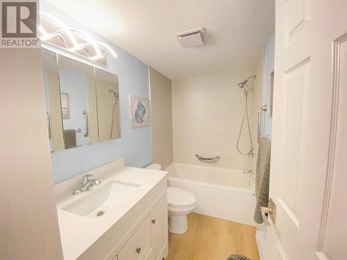 1249 Pacific Avenue Unit# 211, Kelowna, BC - Indoor Photo Showing Bathroom