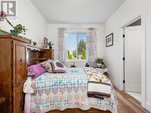 21 Preston West Drive, Enderby, BC - Indoor Photo Showing Bedroom