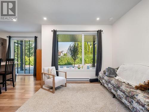 21 Preston Drive W, Enderby, BC - Indoor Photo Showing Living Room