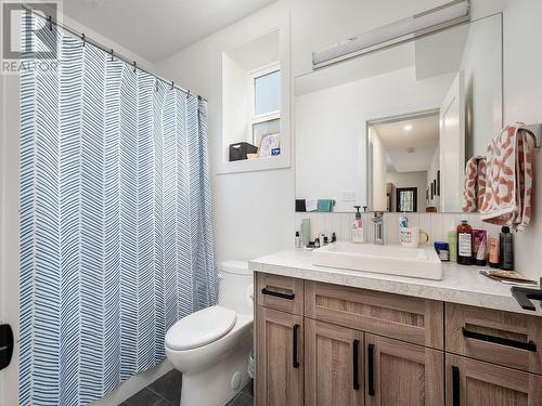 21 Preston West Drive, Enderby, BC - Indoor Photo Showing Bathroom