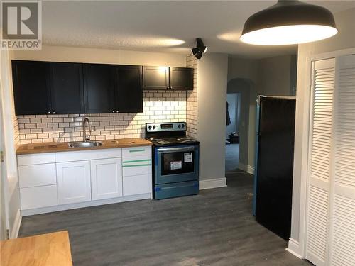 17/19 Fairview Avenue, Sudbury, ON - Indoor Photo Showing Kitchen