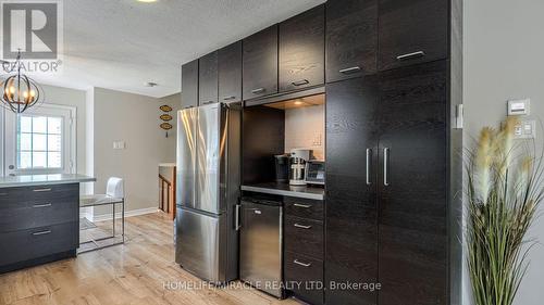 27 Milfoil Crescent E, Kitchener, ON - Indoor Photo Showing Kitchen