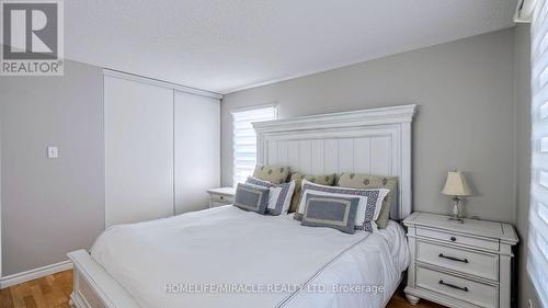 27 Milfoil Crescent E, Kitchener, ON - Indoor Photo Showing Bedroom