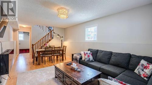 27 Milfoil Crescent E, Kitchener, ON - Indoor Photo Showing Living Room