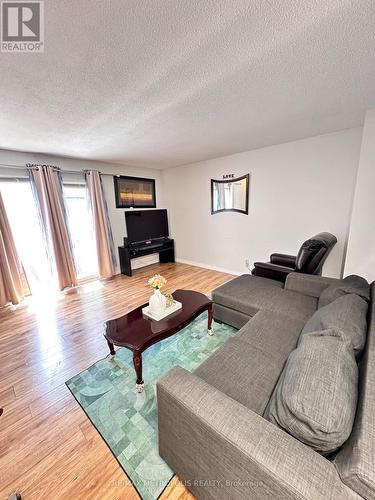 2 - 2994 Meadowbrook Lane, Windsor, ON - Indoor Photo Showing Living Room