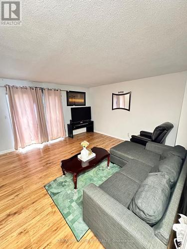 2 - 2994 Meadowbrook Lane, Windsor, ON - Indoor Photo Showing Living Room