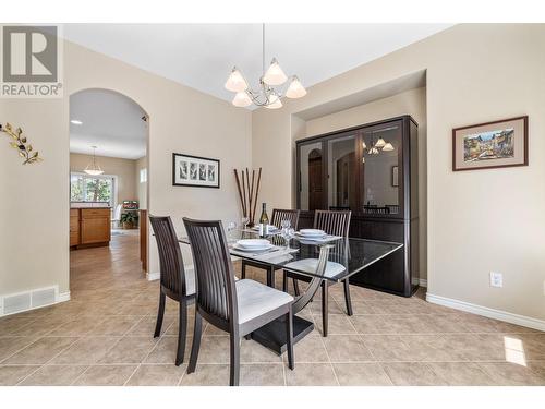 4520 Gallaghers Lookout Unit# 6, Kelowna, BC - Indoor Photo Showing Dining Room