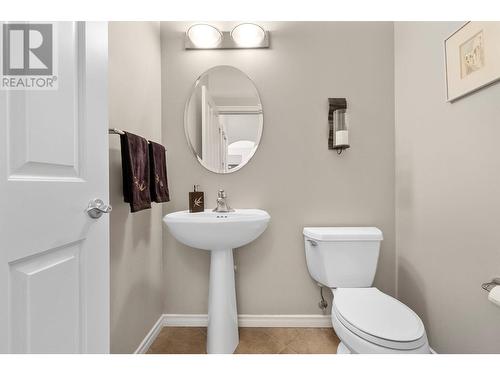 4520 Gallaghers Lookout Unit# 6, Kelowna, BC - Indoor Photo Showing Bathroom