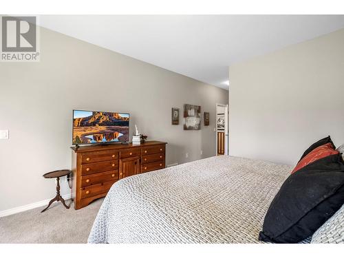 4520 Gallaghers Lookout Unit# 6, Kelowna, BC - Indoor Photo Showing Bedroom