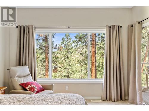 4520 Gallaghers Lookout Unit# 6, Kelowna, BC - Indoor Photo Showing Bedroom