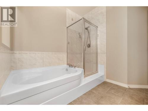 4520 Gallaghers Lookout Unit# 6, Kelowna, BC - Indoor Photo Showing Bathroom