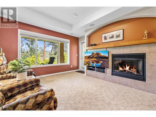 4520 Gallaghers Lookout Unit# 6, Kelowna, BC - Indoor Photo Showing Living Room With Fireplace