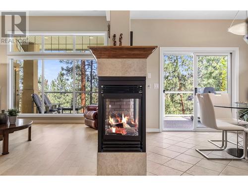 4520 Gallaghers Lookout Unit# 6, Kelowna, BC - Indoor Photo Showing Living Room With Fireplace