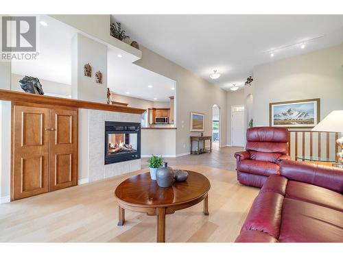 4520 Gallaghers Lookout Unit# 6, Kelowna, BC - Indoor Photo Showing Living Room With Fireplace