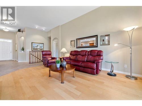 4520 Gallaghers Lookout Unit# 6, Kelowna, BC - Indoor Photo Showing Living Room