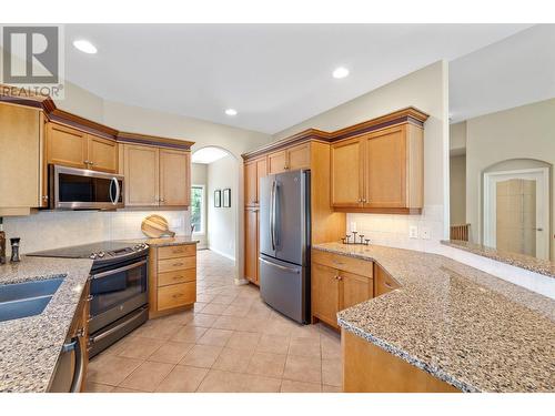 4520 Gallaghers Lookout Unit# 6, Kelowna, BC - Indoor Photo Showing Kitchen With Double Sink